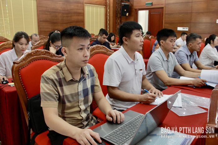 Cán bộ y tế tuyến xã tham gia lớp tập huấn thực hiện Luật Phòng chống tác hại của thuốc lá do Sở Y tế tổ chức