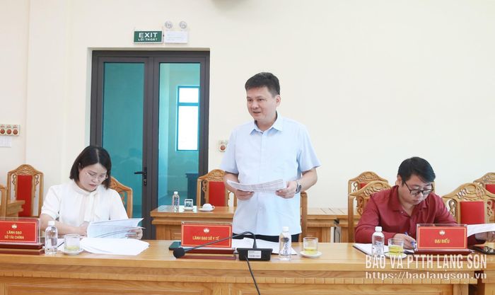 Lãnh đạo Sở Y tế phát biểu thảo luận tại cuộc họp