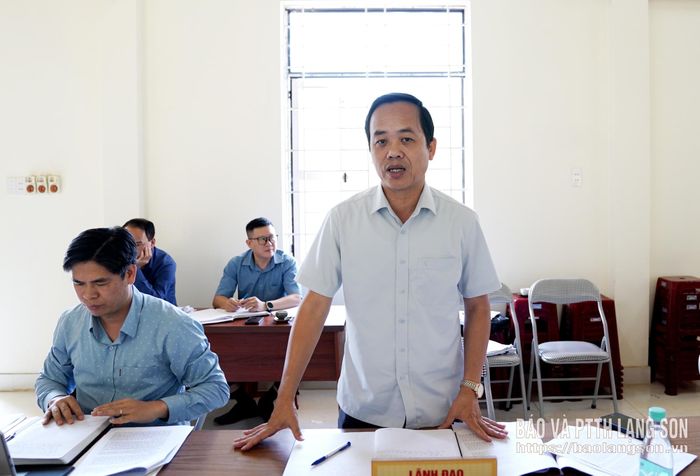 Lãnh đạo Sở Công Thương trao đổi một số nội dung liên quan tại buổi kiểm tra
