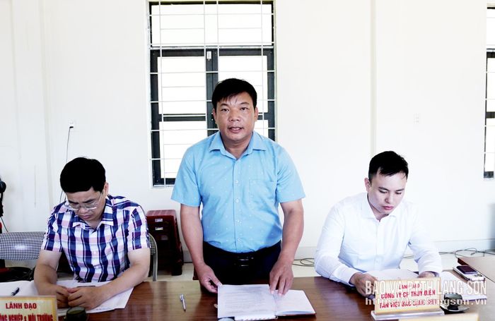 Đại diện nhà đầu tư báo cáo tình hình thực hiện dự án Thủy điện Tràng Định 2 tại buổi kiểm tra