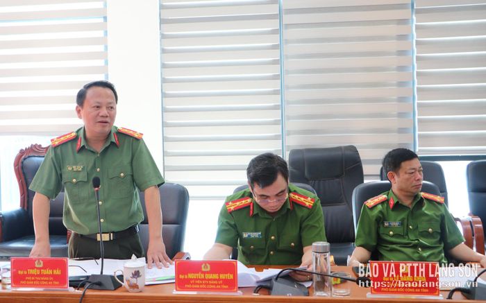 Lãnh đạo Đảng ủy Công an tỉnh đóng góp ý kiến vào dự thảo báo cáo kết quả giám sát đối với cá nhân