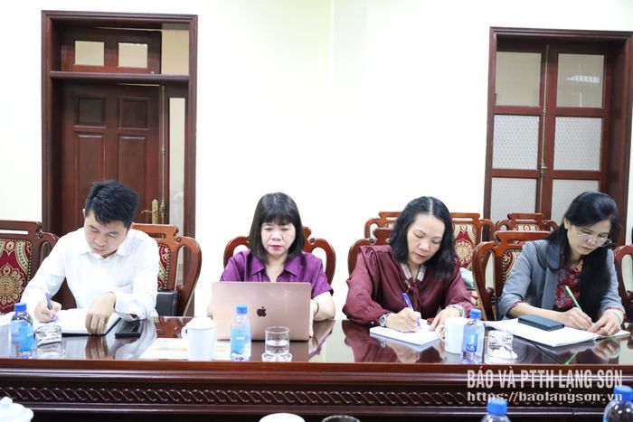 Các đại biểu dự buổi làm việc