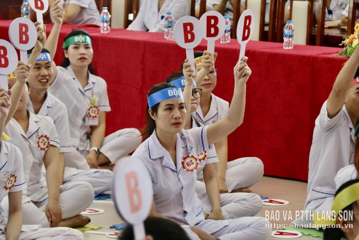 Thí sinh tham gia tại vòng thi Rung chuông vàng