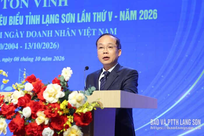 Lãnh đạo Liên đoàn Thương mại và Công nghiệp Việt Nam phát biểu tại buổi lễ