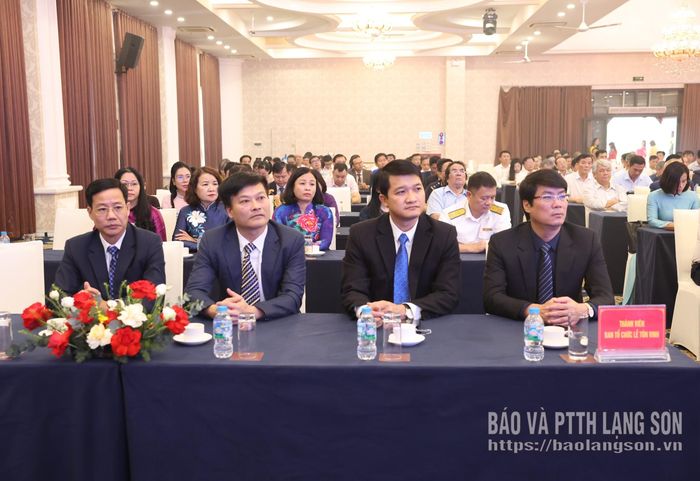 Các đại biểu tham dự buổi lễ tôn vinh