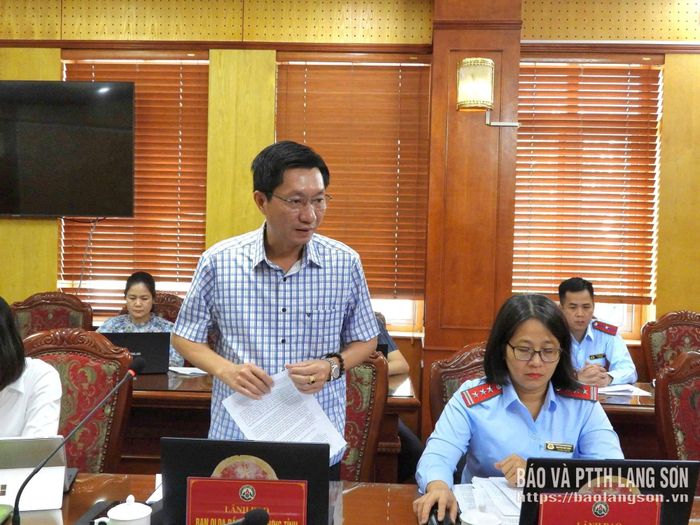 Lãnh đạo Ban Quản lý dự án đầu tư xây dựng tỉnh phát biểu tại cuộc giám sát