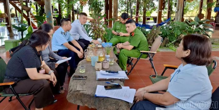 Đoàn kiểm tra liên ngành phường Nghĩa Lộ kiểm tra việc chấp hành các quy định về an toàn thực phẩm tại cơ sở sản xuất, kinh doanh trên địa bàn trước thềm Lễ hội Văn hóa, Du lịch Mường Lò năm 2026.