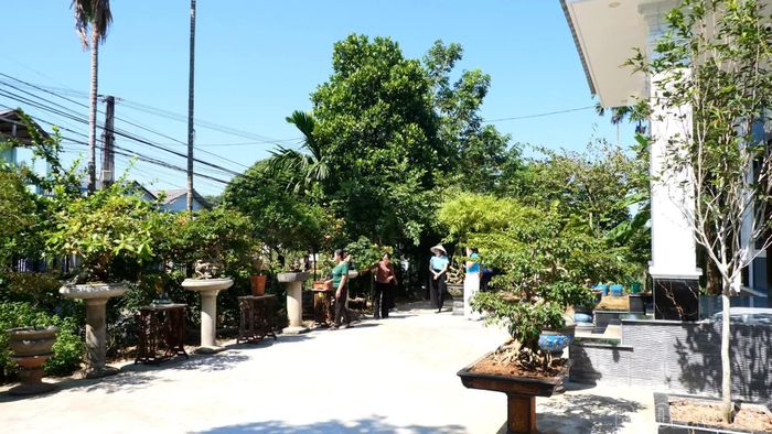 Bà Nguyễn Thị Tính - Chủ tịch Hội Liên hiệp Phụ nữ xã Quy Mông cho biết: "Xã đã lựa chọn một số hộ gia đình để xây dựng mô hình điểm, sau đó nhân rộng ra toàn địa bàn. Đến nay, xã đã xây dựng được hơn 140 mô hình “Nhà sạch, vườn đẹp” với gần 1.000 thành viên tham gia, 1 xóm “Nhà sạch, ngõ sạch”; 450 hộ gia đình đạt gia đình “5 không, 3 sạch, 3 an”; 10 mô hình dân vận khéo; 3 mô hình “Chi hội hạnh phúc”…