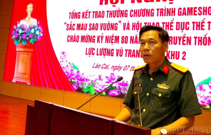 Đại tá Lê Anh Tuấn - Phó Chỉ huy trưởng, Tham mưu trưởng Bộ Chỉ huy Quân sự tỉnh phát biểu tại hội nghị.