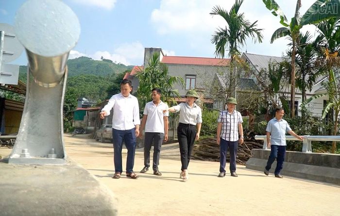 Cầu thôn Nhược hoàn thành vào tháng 9, rộng 6 m, giúp người dân đi lại an toàn, giao thương dễ dàng.