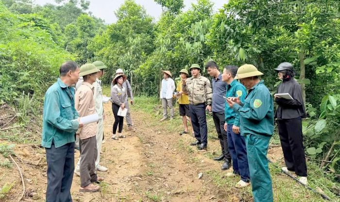 Xã Châu Quế kiểm kê giải phóng mặt bằng Dự án đường sắt Lào Cai - Hà Nội - Hải Phòng.