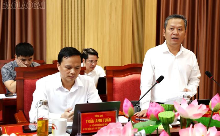 Đồng chí Nguyễn Quốc Huy - Bí thư Đảng ủy, Chủ tịch HĐND phường Lào Cai phát biểu tại buổi làm việc.