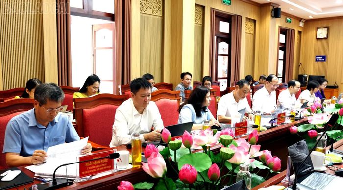 Thành viên Đoàn công tác của tỉnh tại buổi làm việc.