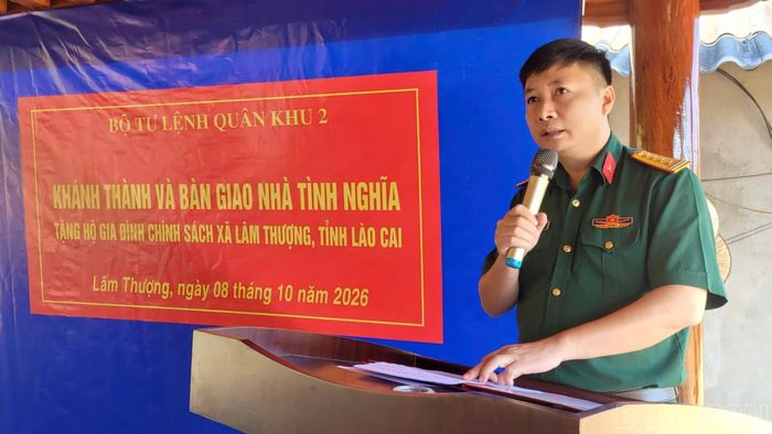 Đại tá Nguyễn Xuân Khải - Phó Chủ nhiệm Chính trị, Bộ Chỉ huy Quân sự tỉnh Lào Cai phát biểu tại chương trình.