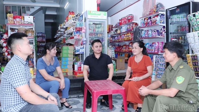 Để hoàn thành tốt nhiệm vụ trong điều kiện thôn mới sáp nhập và thay đổi thời gian nhiệm kỳ, các chi bộ cần nâng cao năng lực lãnh đạo, tích cực bám nắm tình hình dân cư, xây dựng nghị quyết lãnh đạo sát đúng.