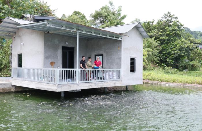 Nhờ sự tuyên truyền, vận động của chi bộ, nhiều hộ dân của thôn Bản Vai đã chuyển đổi mô hình kinh tế thành công.