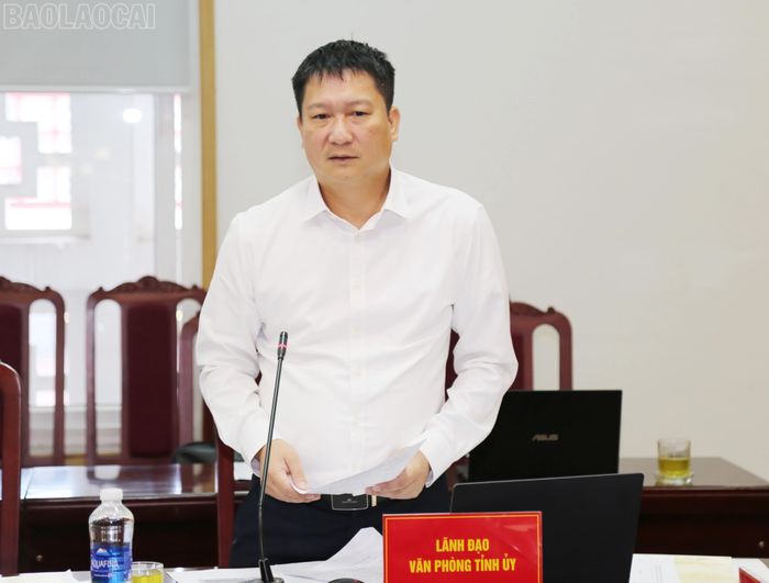 Lãnh đạo Đảng ủy phường Cam Đường và Văn phòng Tỉnh uỷ dự buổi làm việc báo cáo tiến độ các nhiệm vụ chuẩn bị cho buổi lễ theo phân công.