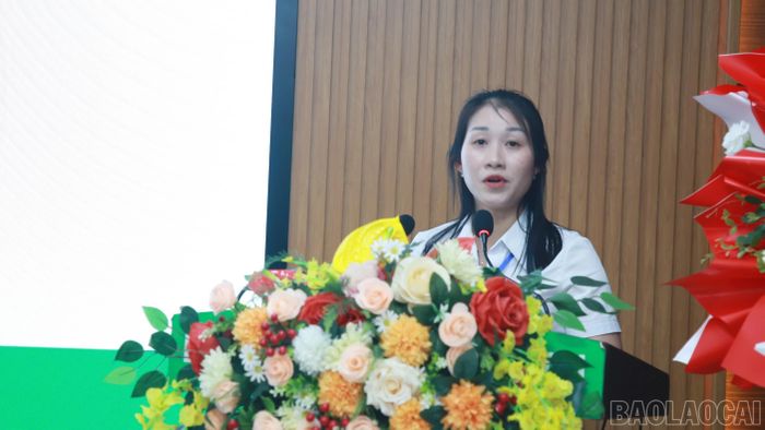 Các đại biểu tham luận tại hội thảo.