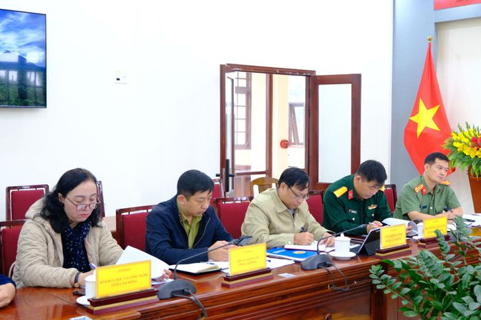 Đại diện lãnh đạo các sở, ngành đơn vị tham dự buổi làm việc