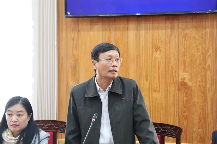 Phó Hiệu trưởng Cao đẳng Bình Thuận Trương Văn Chính báo cáo về công tác tuyển sinh sau sắp xếp