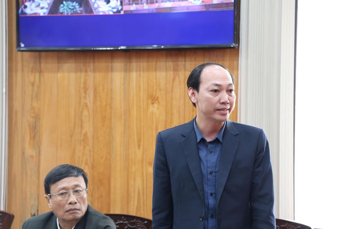 Phó Hiệu trưởng Cao đẳng Y Đà Lạt Nguyễn Văn Tới báo cáo tại cuộc họp