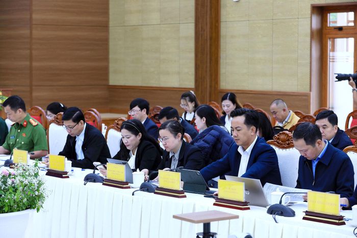 Lãnh đạo các sở, ngành, địa phương của Lâm Đồng dự và theo dõi buổi họp báo