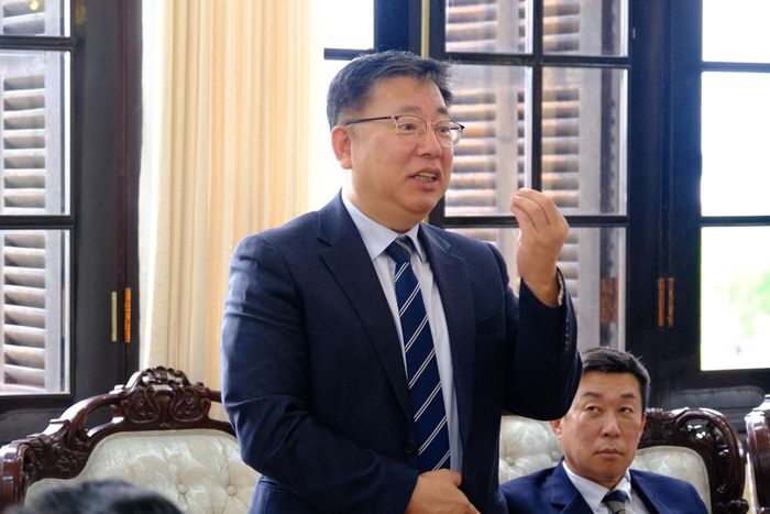 Đại diện chính quyền, nghị sĩ một số địa phương của Hàn Quốc phát biểu tại buổi làm việc
