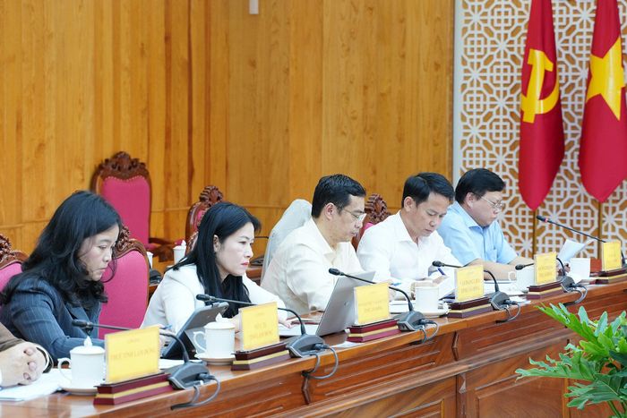 Các sở, ngành tham dự buổi làm việc