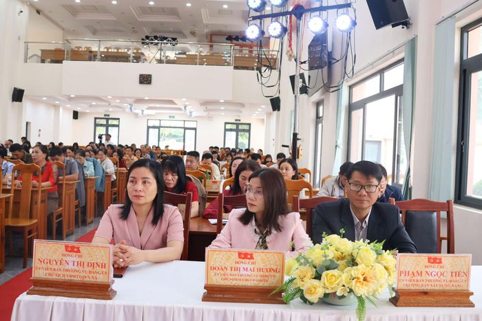 Các đại biểu dự hội nghị