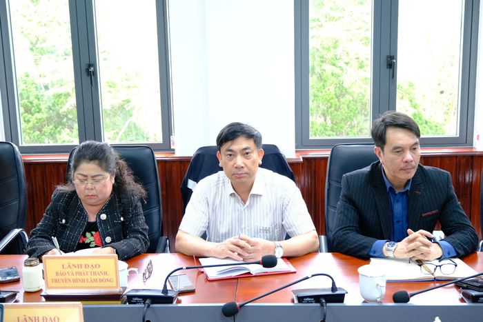 Đại diện lãnh đạo các cơ quan, đơn vị tham dự hội nghị