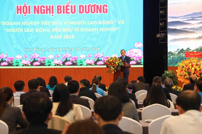 Hội nghị biểu dương “Doanh nghiệp tiêu biểu vì người lao động” và “Người lao động tiêu biểu vì doanh nghiệp” năm 2026