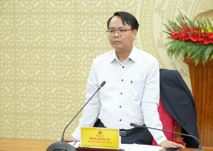 Phó Bí thư Thường trực Tỉnh ủy Đặng Hồng Sỹ phát biểu tại buổi làm việc
