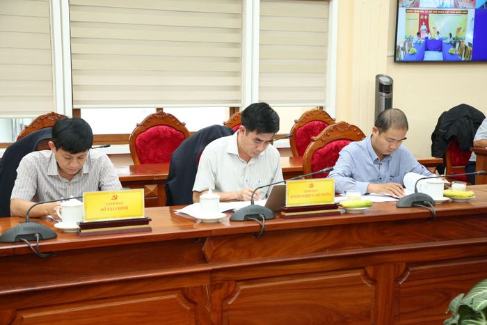 Các đại biểu tham dự cuộc họp