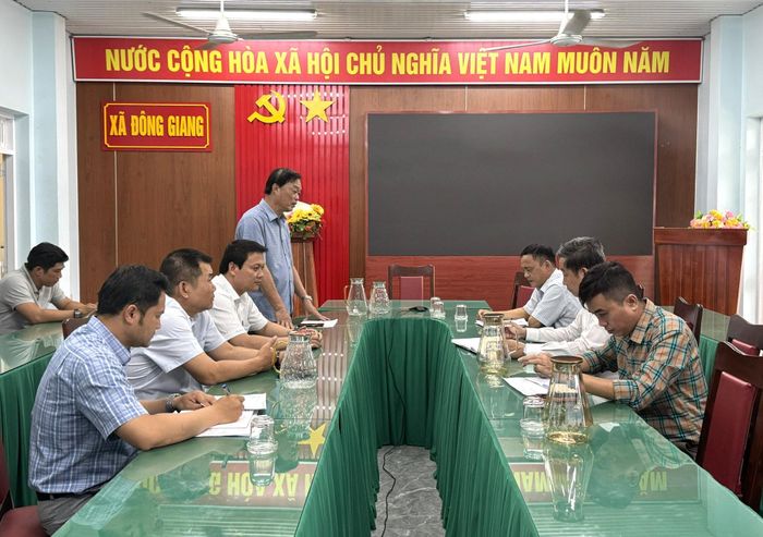 Quang cảnh buổi làm việc tại xã Đông Giang