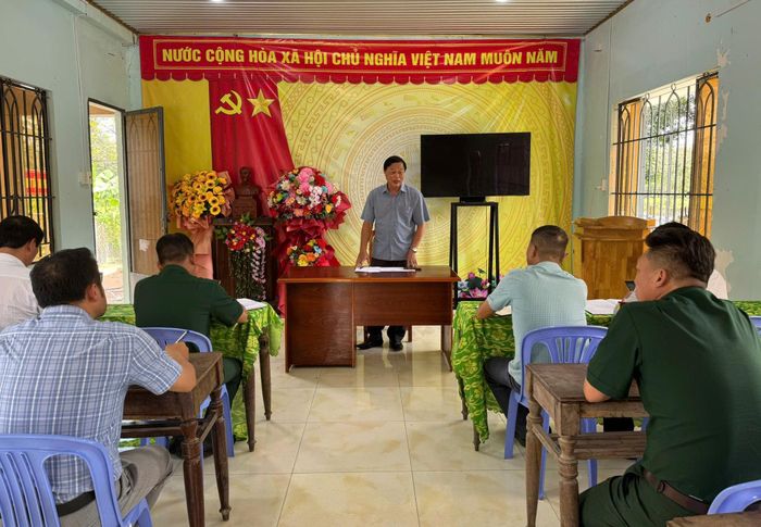 Quang cảnh buổi làm việc tại xã Suối Kiết