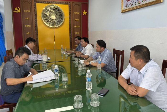 Quang cảnh buổi làm việc tại xã La Dạ