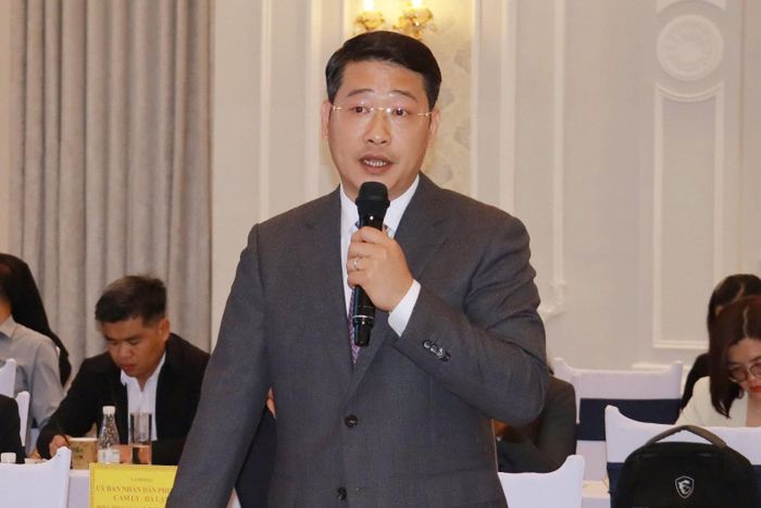 Giám đốc Trung tâm Xúc tiến đầu tư, Thương mại và Du lịch tỉnh Lâm Đồng Nghiêm Đình Hiếu nhấn mạnh tầm quan trọng của hội nghị đối với doanh nghiệp Lâm Đồng và đối tác Hàn Quốc