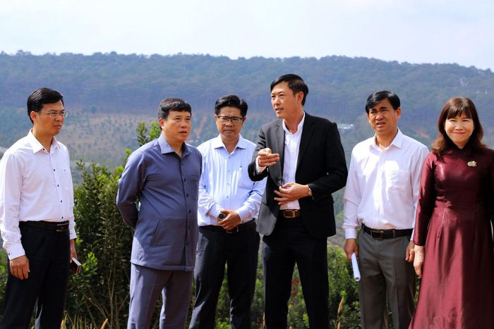 Đoàn công tác của Bí thư Tỉnh ủy Lâm Đồng Y Thanh Hà Niê Kđăm (thứ 2 từ trái qua) thăm, khảo sát thực địa tại xã biên giới Quảng Trực thời điểm tháng 2/2026