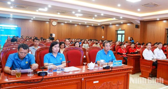 Các đại biểu dự hội nghị.