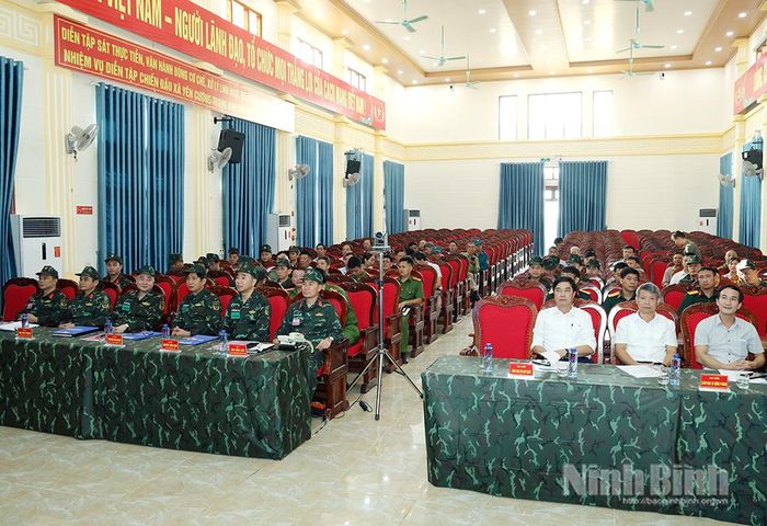 Các đại biểu dự khai mạc diễn tập. Ảnh: Văn Huỳnh