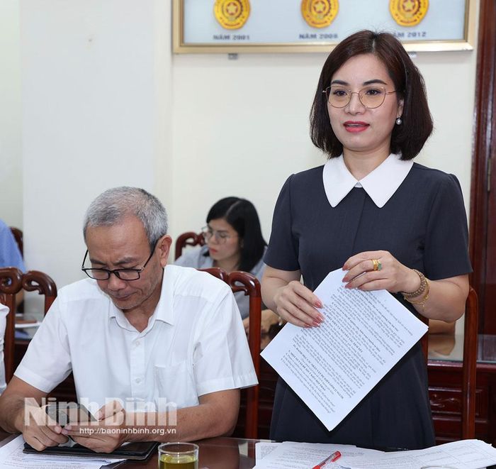 Đồng chí Đinh Thị Phượng, Tỉnh ủy viên, Phó Trưởng Ban Tổ chức Tỉnh ủy phát biểu tại Hội thảo.