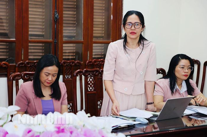 TS. Trần Thị Huyền, Chuyên viên cao cấp Viện Hồ Chí Minh và các lãnh tụ của Đảng phát biểu thảo luận tại Hội thảo.