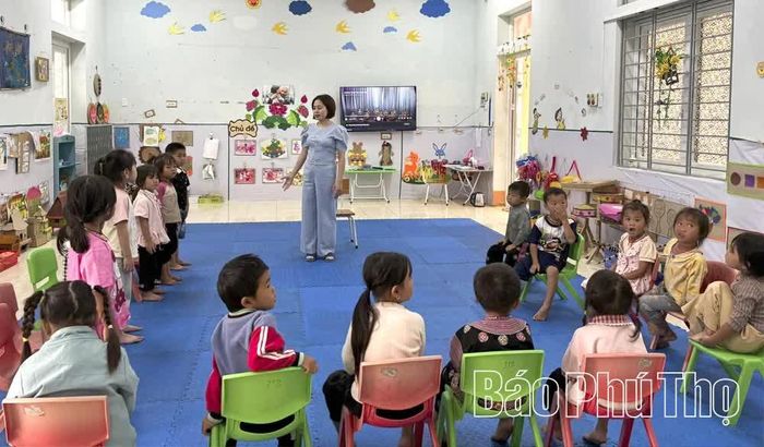 Với phương châm "không để trẻ em nào vì hoàn cảnh khó khăn, khoảng cách địa lý hay rào cản ngôn ngữ mà không được đến trường", cấp ủy, chính quyền và Trường Mầm non xã Pà Cò đã nỗ lực gỡ từng rào cản, mở đường cho trẻ đến trường.