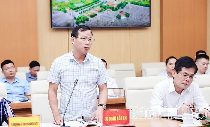 Đại diện Báo Nhân Dân tại Phú Thọ phát biểu ý kiến về việc triển khai xây dựng nhà ở xã hội trên địa bàn phường Nông Trang.
