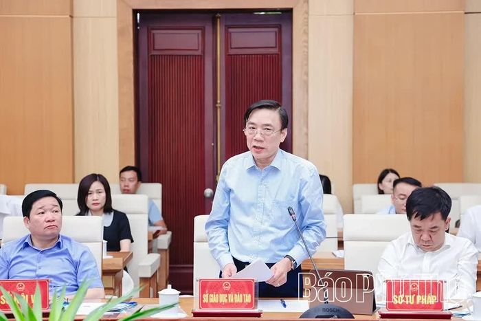 Lãnh đạo Sở Giáo dục và Đào tạo giải đáp các câu hỏi tại buổi họp báo.