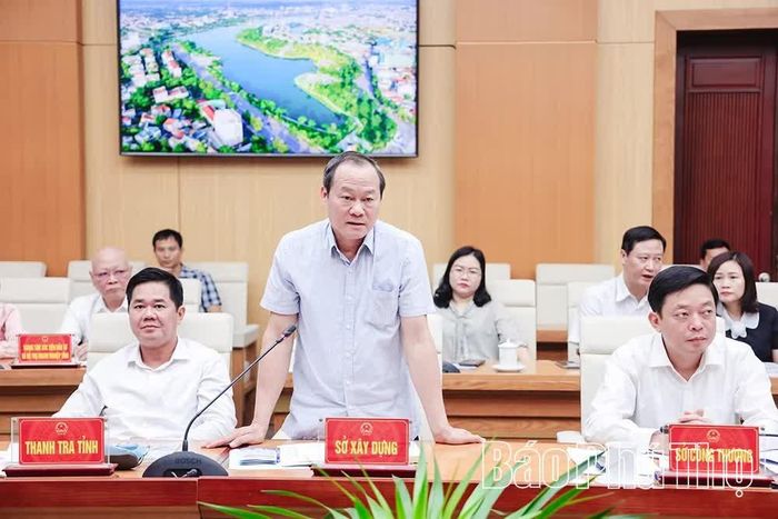 Lãnh đạo Sở Xây dựng giải đáp ý kiến của các cơ quan báo chí.