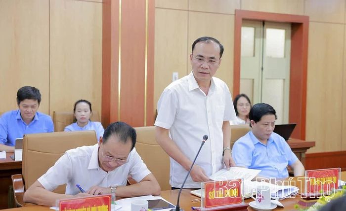 Lãnh đạo Sở Tài chính báo cáo một số nội dung thẩm tra.