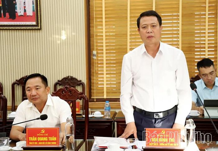 Đồng chí Trưởng Ban Tổ chức Tỉnh ủy Bùi Đình Thi phát biểu tại buổi làm việc.