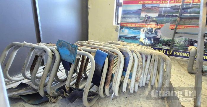 Khung bể bơi bị tháo rời - Ảnh: C.H