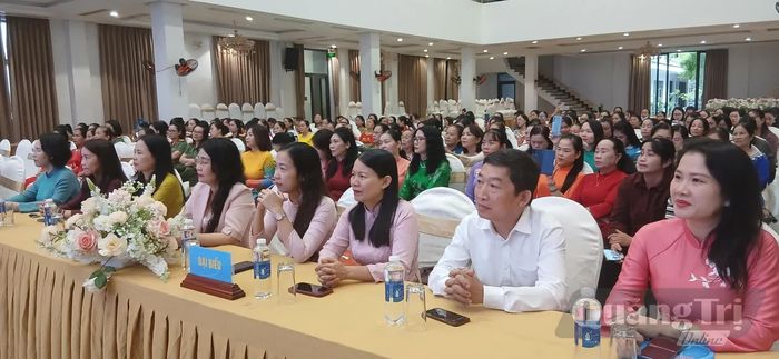 Đại biểu tham dự buổi lễ - Ảnh: H.Đ